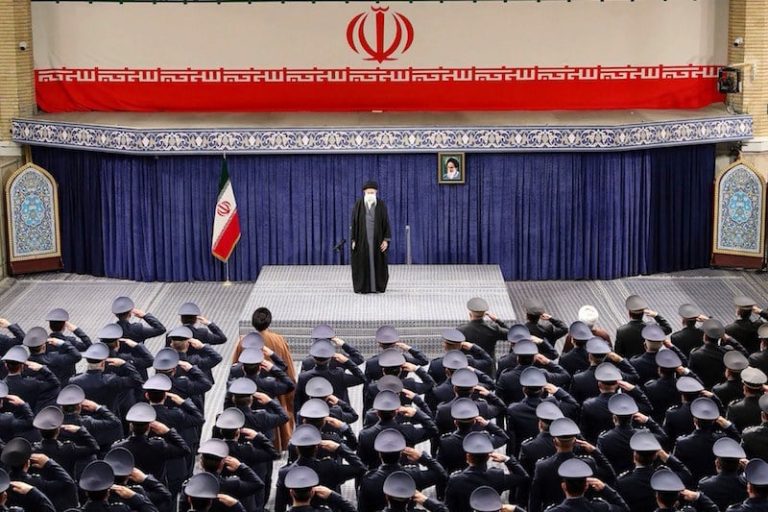 فرنسا تطالب إيران بوقف زعزعة الاستقرار