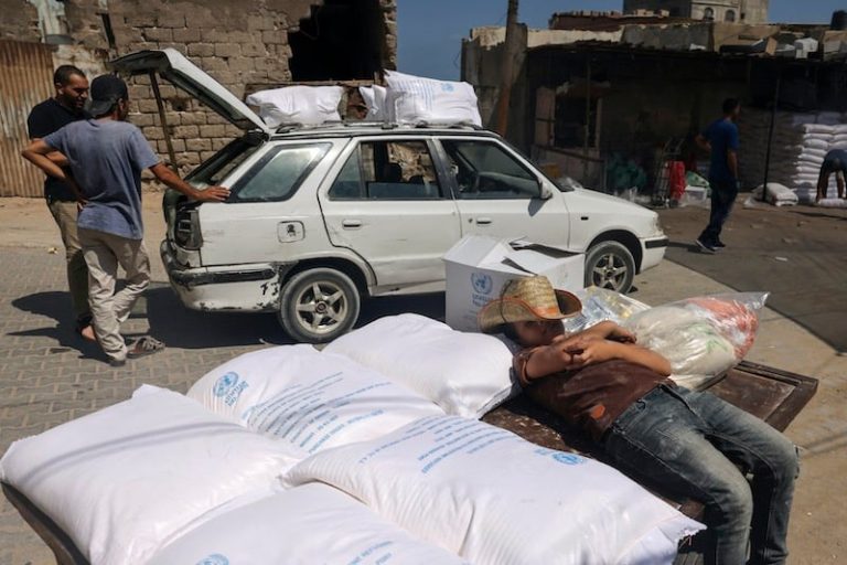 فرنسا تعلق المساعدات لوكالة "الأونروا"
