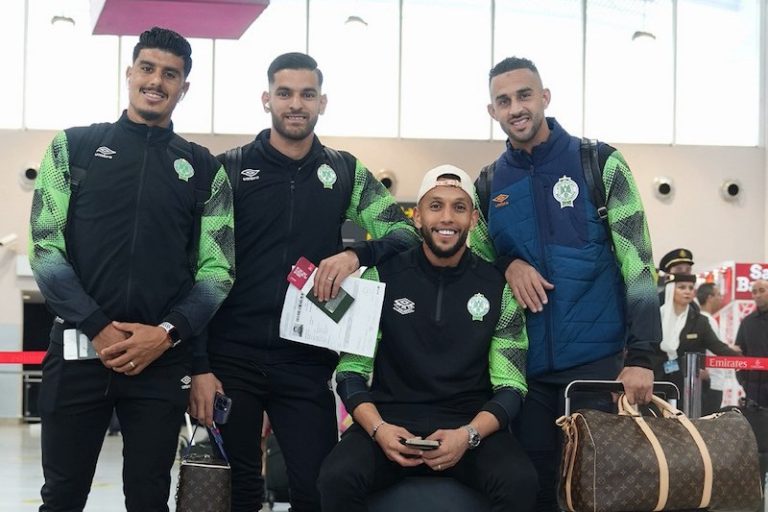 فريق الرجاء يحط الرحال في الإمارات