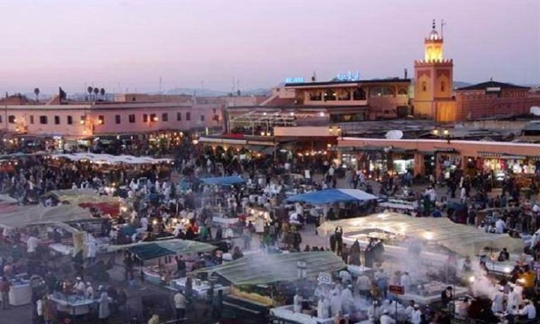 فضيحة وجبة عشاء كلفت سياحا 5 آلاف درهم..سحب الرخصة من مطعم متنقل بجامع الفنا