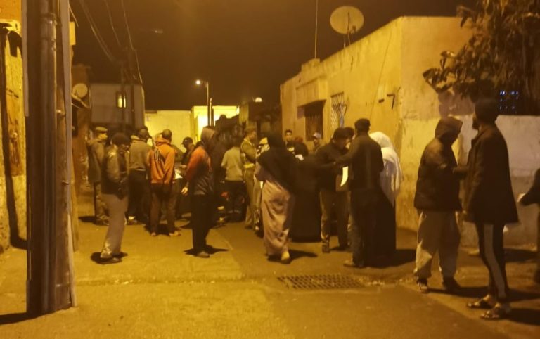 فوضى وشجار خلال عملية توزيع مطبوع رخص التنقل الاستثنائي