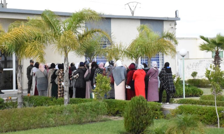 فيروس كورونا يحرم الحقول الإسبانية من العاملات المغربيات