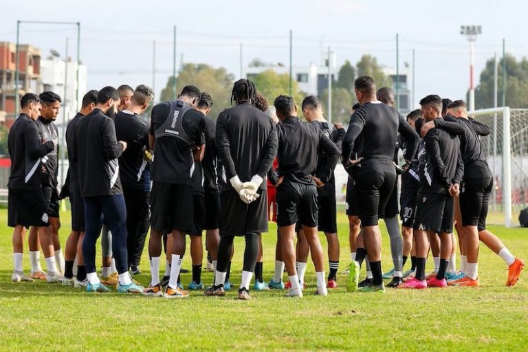 "فيفا" يراسل الجامعة بشأن تعاقدات الوداد