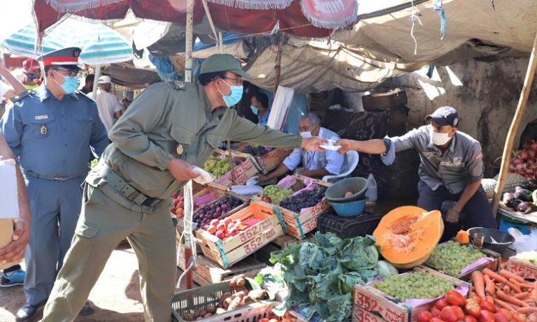 كوفيد 19: توزيع أقنعة واقية على أشخاص معوزين بسيدي علال التازي