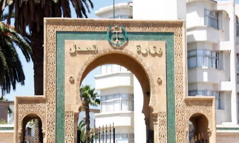 كوفيد - 19: وزارة العدل تقتني 100 ألف كمامة واقية للقضاة والموظفين العاملين بالمحاكم