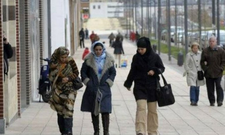 لجنة خاصة بملف المغاربة العالقين تطالب رئيس الحكومة بتحديد خطة وطنية لعودتهم