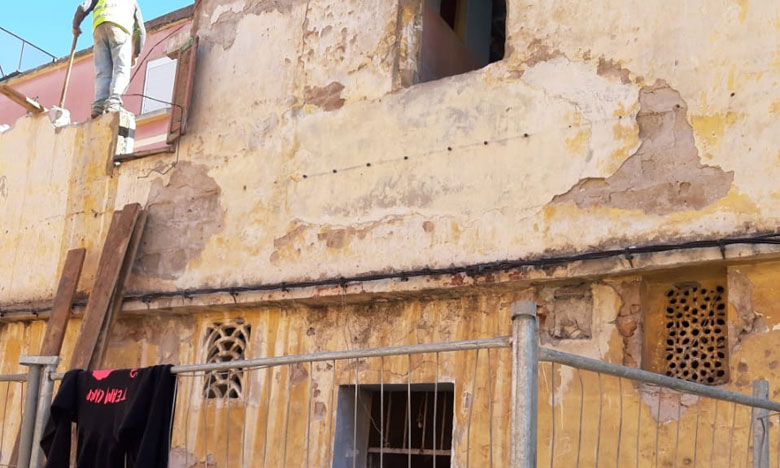 لحماية القاطنين من موت محقق..استمرار عملية هدم المنازل الآيلة للسقوط بابن امسيك بالبيضاء