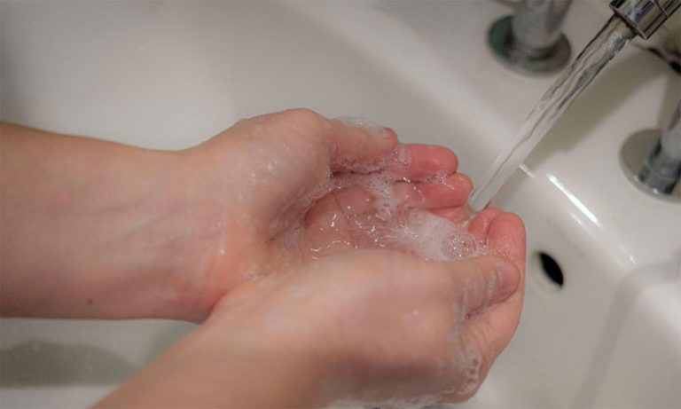 لمواجهة كوفيد 19 .. هيئة حقوقية تؤكد على نظافة اليدين ضمن التدابير الوقائية