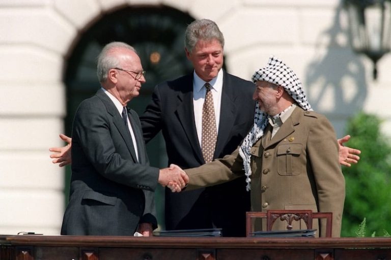 مثقفون مغاربة وعرب يدعمون فلسطين