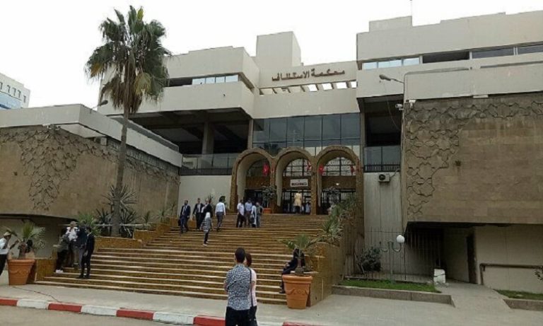 محامي يحول محاكمة معتقلين في أحداث الحسيمة لجلسة ساخرة