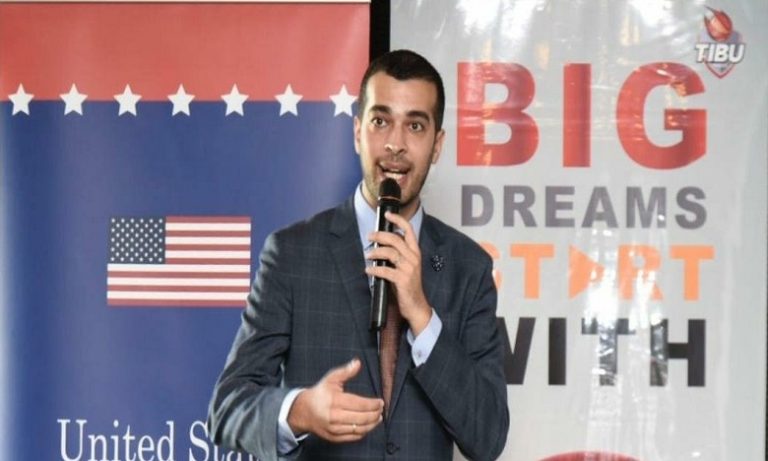 محمد أمين زرياط.. المغربي الوحيد بين الثمانين من قادة العالم لبرنامج الزائر الدولي الامريكي