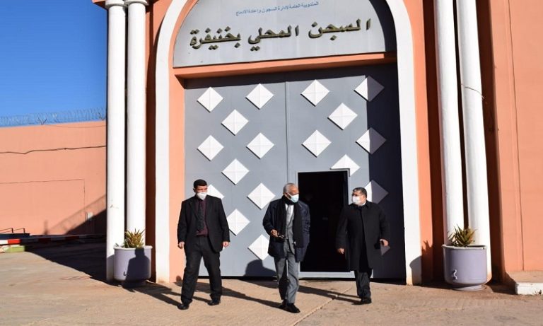 محمد صالح التامك في زيارة مفاجئة للسجن المحلي بخنيفرة للاطلاع على سير العمل به