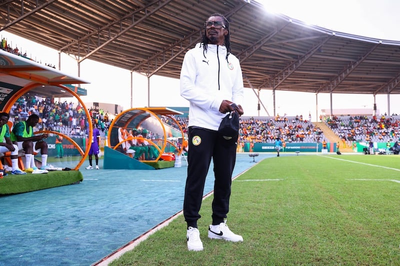 مدرب السنغال يتعرض لوعكة صحية