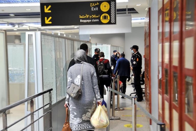 مستشارون ينتقدون ارتفاع أسعار النقل الجوي والبحري أمام الجالية المغربية