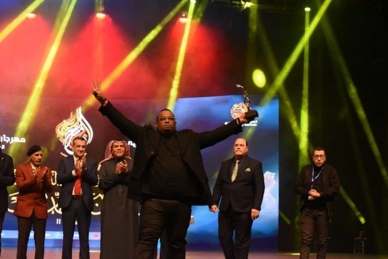 مسرحية "تكنزة قصة تودة" تتوج ببغداد