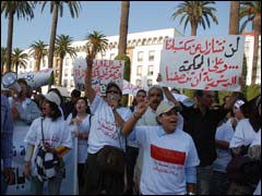 مسيرة نسائية بالرباط للمطالبة بتفعيل فصل المساواة في الدستور مسيرة نسائية في المغرب (الأرشيف)