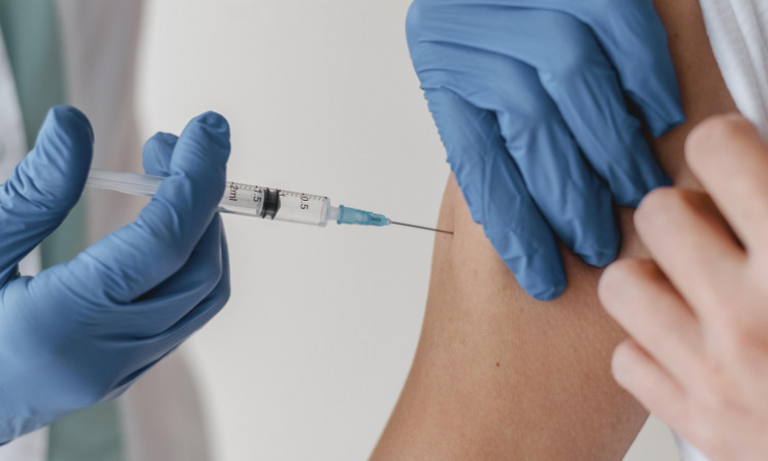 مصادر طبية تؤكد الانضباط بخصوص أخذ الحقنة الثانية لاستكمال برنامج التلقيح ضد كوفيد