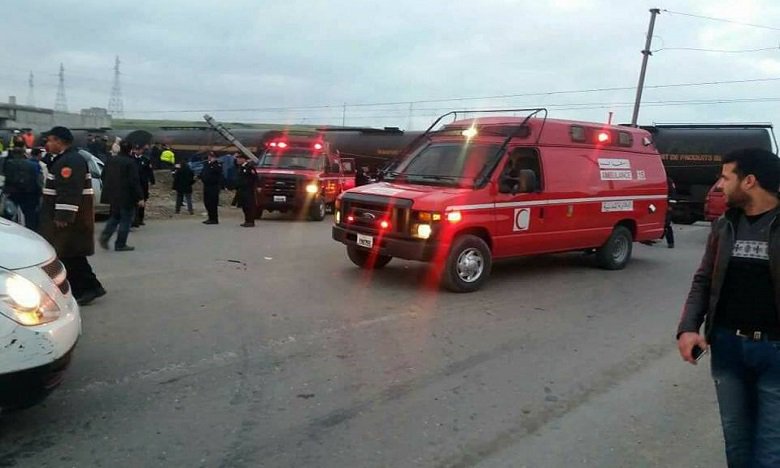 مصرع 3 أشخاص وإصابة 44 في انقلاب حافلة لنقل الركاب بإنسوان