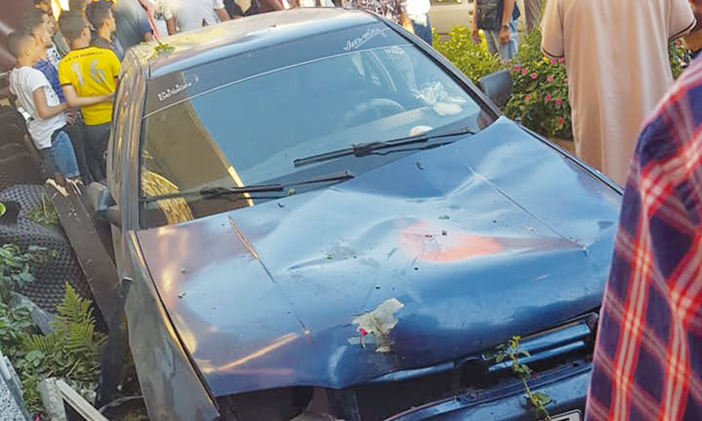 مصرع شخص وإصابة آخرين في حادث اقتحام سيارة لمقهى بطنجة