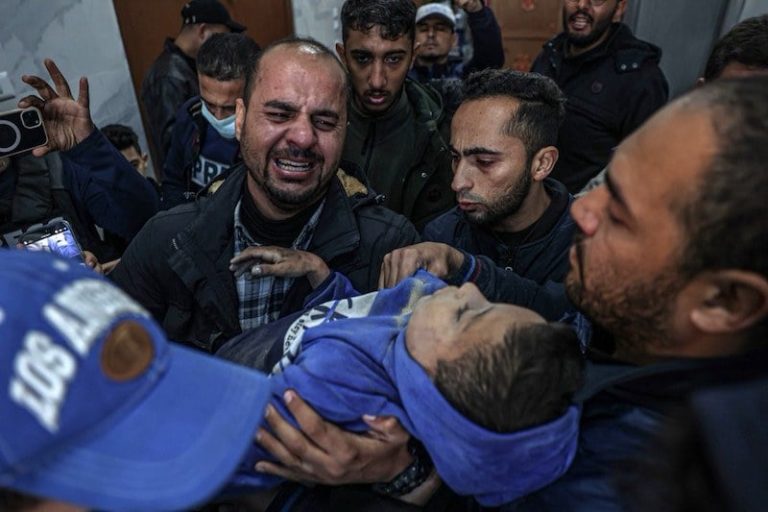 مقتل 10 آلاف طفل فلسطيني في مجازر غزة