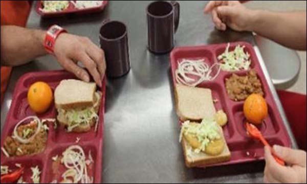 مندوبية السجون تلجأ إلى ممول حفلات لإطعام السجناء