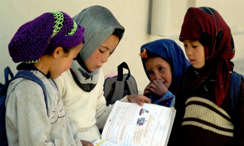 منظمة إيلي لحماية الفتاة تتطوع لدعم التعليم عن بعد لفائدة تلاميذ القرى