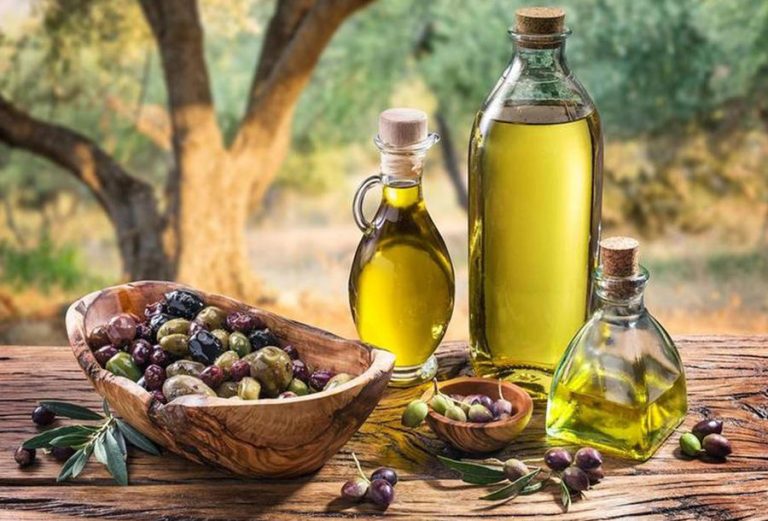 مهنيون: الجفاف وضعف الانتاج يرفعان سعر زيت الزيتون إلى 80 درهما