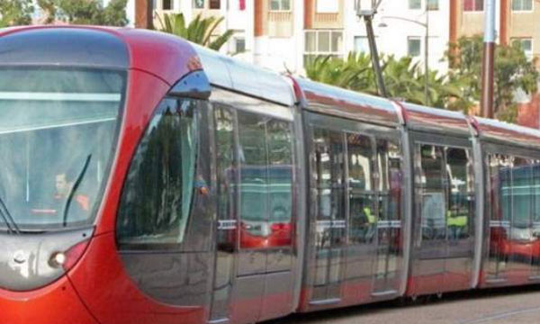 مواطنون يحتجون بـ "تكنوبارك" على تأخير رحلات ترامواي البيضاء