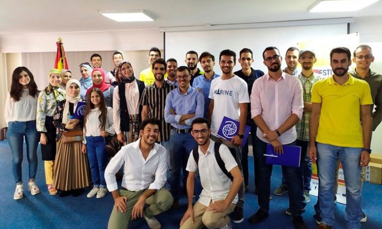 مواقع إسبانية تشيد بتكوين جامعيين مغاربة سيعملون على خلق مشاريع عند العودة إلى المغرب