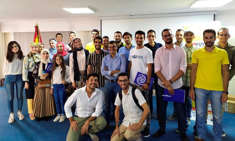 مواقع إسبانية تشيد بتكوين جامعيين مغاربة سيعملون على خلق مشاريع عند العودة إلى المغرب