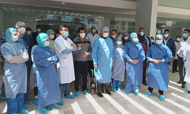 موثق يغادر مستشفى الرازي بمراكش بعد تماثله للشفاء بعد إصابته بفيروس كورونا