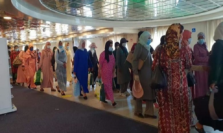 ميناء طنجة المتوسط ينتظر استقبال مجموعة ثالثة من العاملات المغربيات بإسبانيا