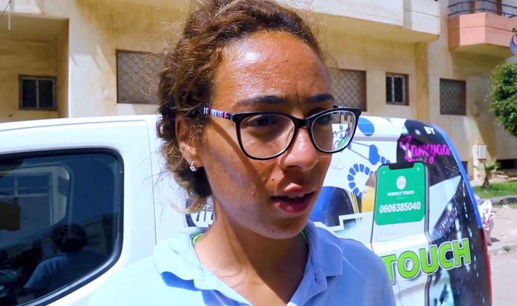 نساء يتحدين البطالة وينافسن الرجال في مهن صعبة