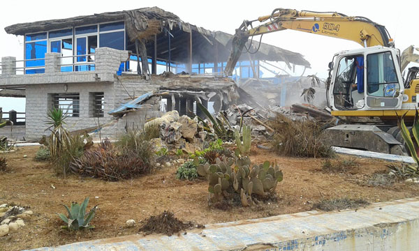 هدم مقهى شهيرة كانت تعيق استكمال تهيئة كورنيش آسفي