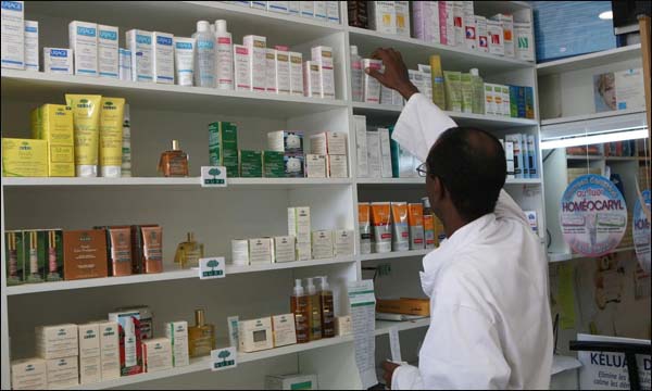 هيأة الصيادلة تطالب بوقف العقود الثنائية في اقتناء الأدوية