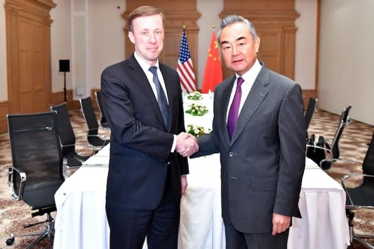 وزير خارجية الصين يحذر من "استقلال تايوان"