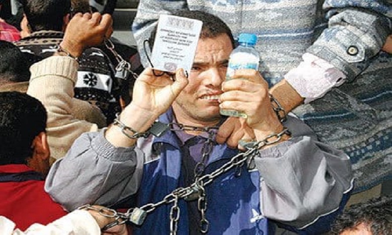 وفاة أحد المكفوفين المعتصمين بسطح وزارة الأسرة والتضامن بعد سقوطه والأخيرة تفتح تحقيقا