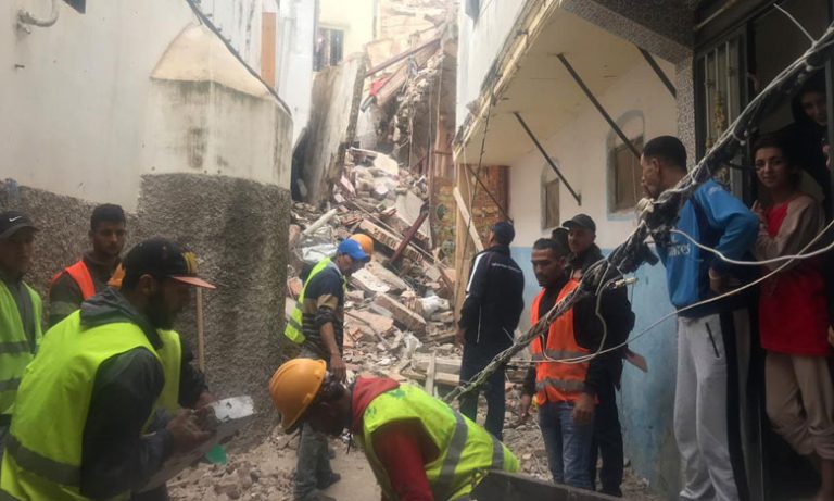 وفاة شخص على الأقل إثر انهيار منزل بطنجة والبحث متواصل تحت الأنقاض