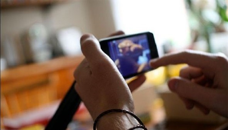 "أجي تخدمي من دارك" إعلانات توظيف وهمية تنتشر عبر المنصات الرقمية لاستدراج الفتيات والنساء لأعمال منافية للأخلاق والآداب العامة