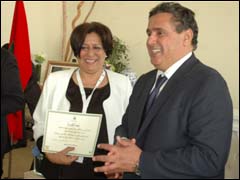 وزير الفلاحة والصيد البحري أثناء تكريم أول امرأة مهندسة زراعية بالمغرب محالة على التقاعد