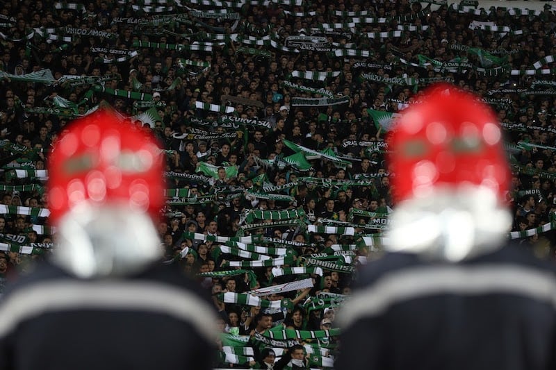 الرجاء يلعب أربع مباريات بدون جمهور