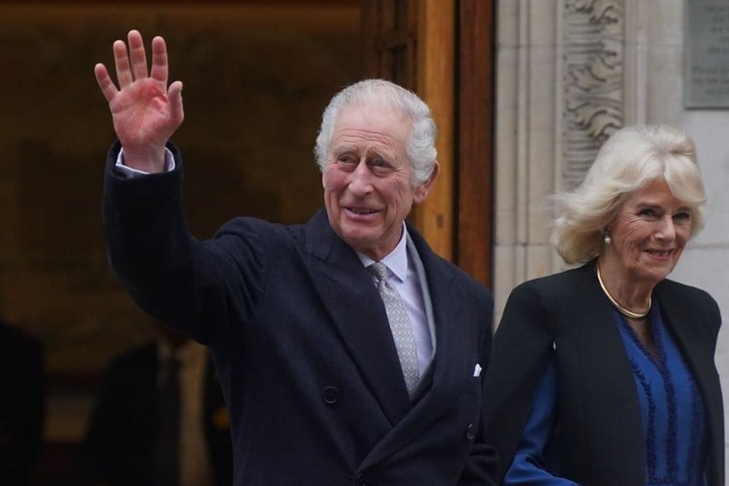 العاهل البريطاني يبتعد عن الحياة العامة