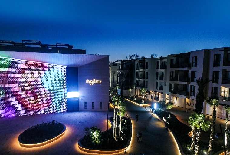 المركب السياحي M avenue يجمع الفقراء والميسورين في أكبر مائدة إفطار رمضان في إفريقيا