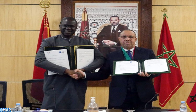 جامعتي القاضي عياض بمراكش والشيخ أنتا ديوب بدكار تتفقان على تعزيز التعاون الأكاديمي جامعتي القاضي عياض بمراكش والشيخ أنتا ديوب بدكار تتفقان على تعزيز التعاون الأكاديمي