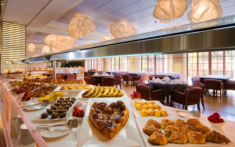 عزوف المغاربة عن الإفطار في المطاعم والفنادق في رمضان .. مهنيون يوضحون الأسباب