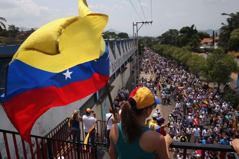 أجواء متوترة تخيم على التصويت ضمن الانتخابات الرئاسية في فنزويلا فنزويلا تطرد حقوقيين أمميين خارج البلاد
