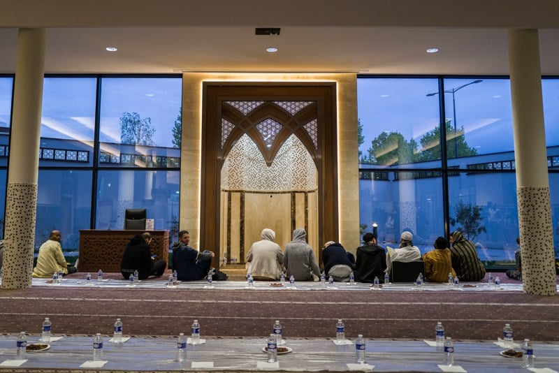 قرار وقف استقدام الأئمة الأجانب إلى فرنسا يطرح تحديات التمويل والتدريب