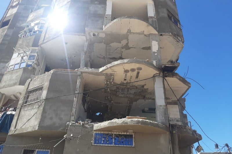 قصف إسرائيلي بالقرب من عائلة مغربية برفح والعالقون يطلبون تسريع الترحيل قصف إسرائيلي بالقرب من عائلة مغربية برفح والعالقون يطلبون تسريع الترحيل