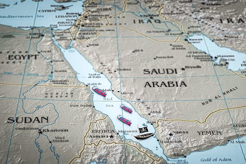 "معضلة الدجاجة" .. دبلوماسية الزوارق الحربية ومقاربات أمن البحر الأحمر