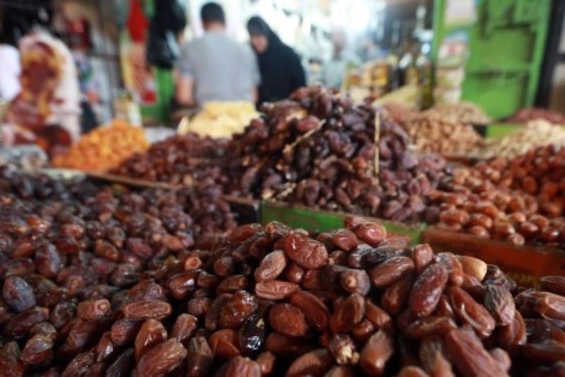 "مقاطعة تمور الجزائر" تعود إلى المغرب قبيل رمضان .. ومهنيون: كلام موسمي